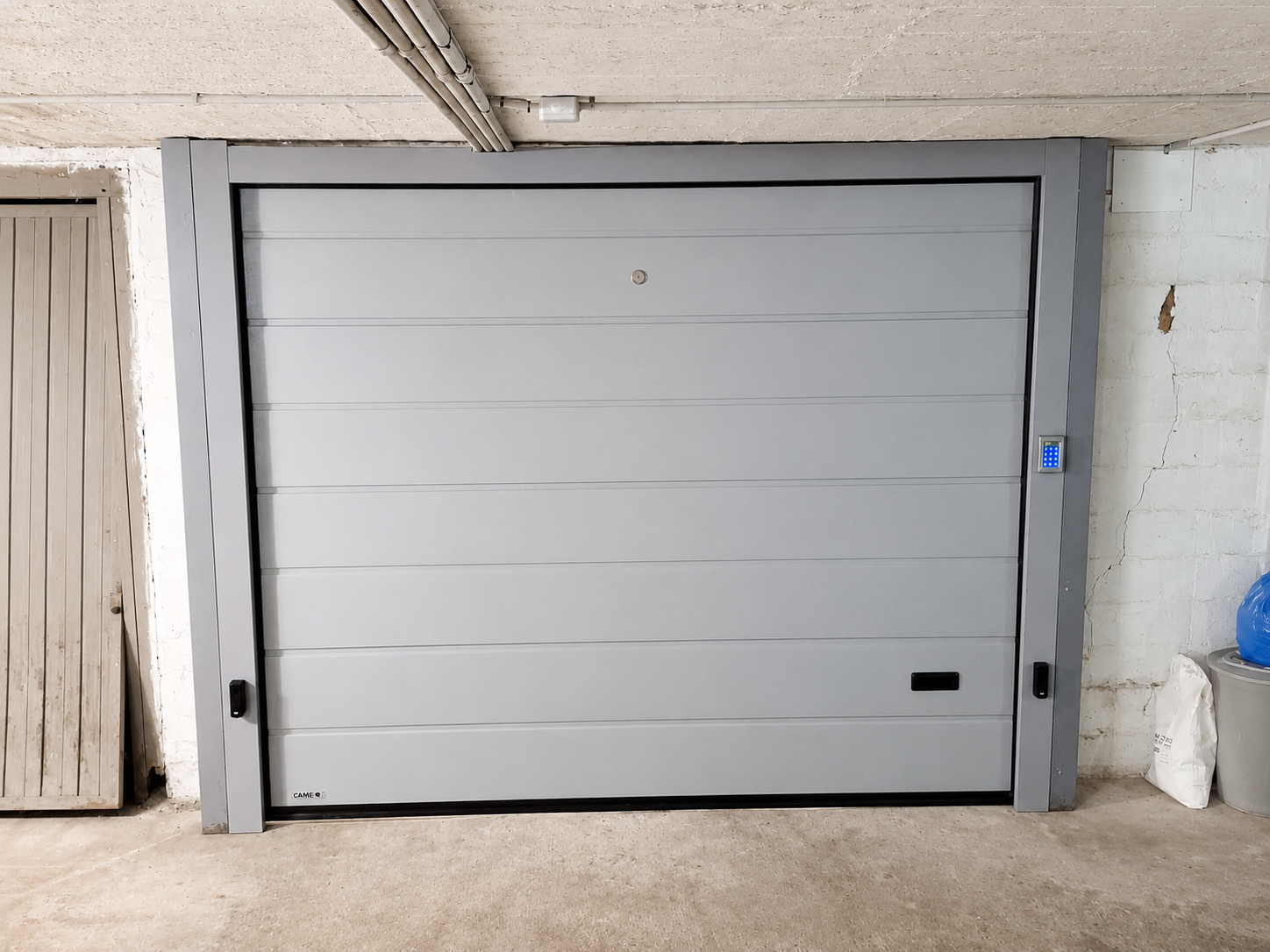 Porta garage sezionale silvelox automatizzato con apertura esterna con pulsantiera e telecomando a Finale Emilia